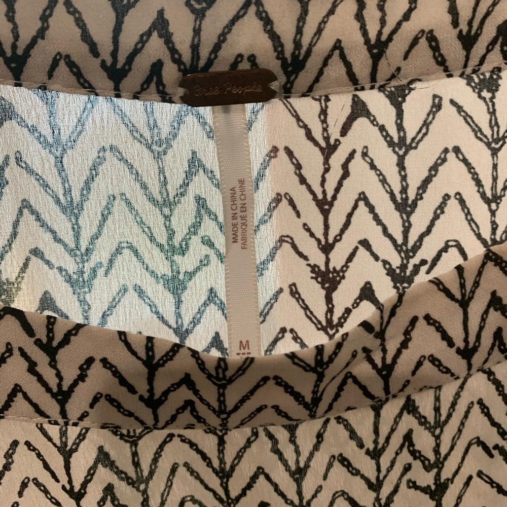 Patterned flowy blouse - Picture 4 of 5